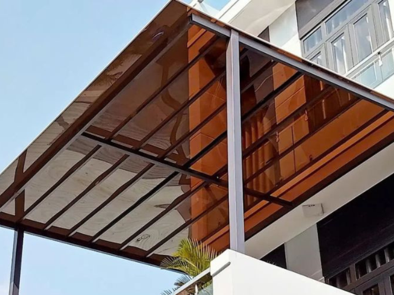 Nên chọn tôn lấy sáng bằng chất liệu nào?